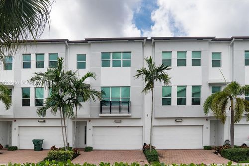 14-2900 Ne 12th Ter, Oakland Park, FL, 33334-4447 | Card Image