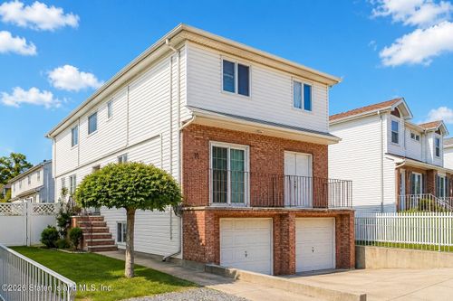 15 Scott Ave, Staten Island, NY, 10305-3515 | Card Image
