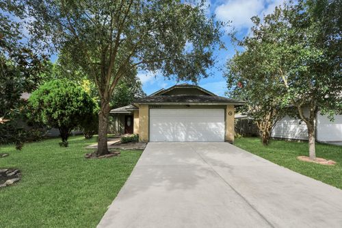 13827 Bay Gardens Dr, Sugar Land, TX, 77498-1723 | Card Image