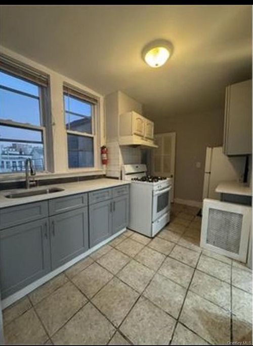 3f-212 Buena Vista Avenue, Yonkers, NY, 10701 | Card Image