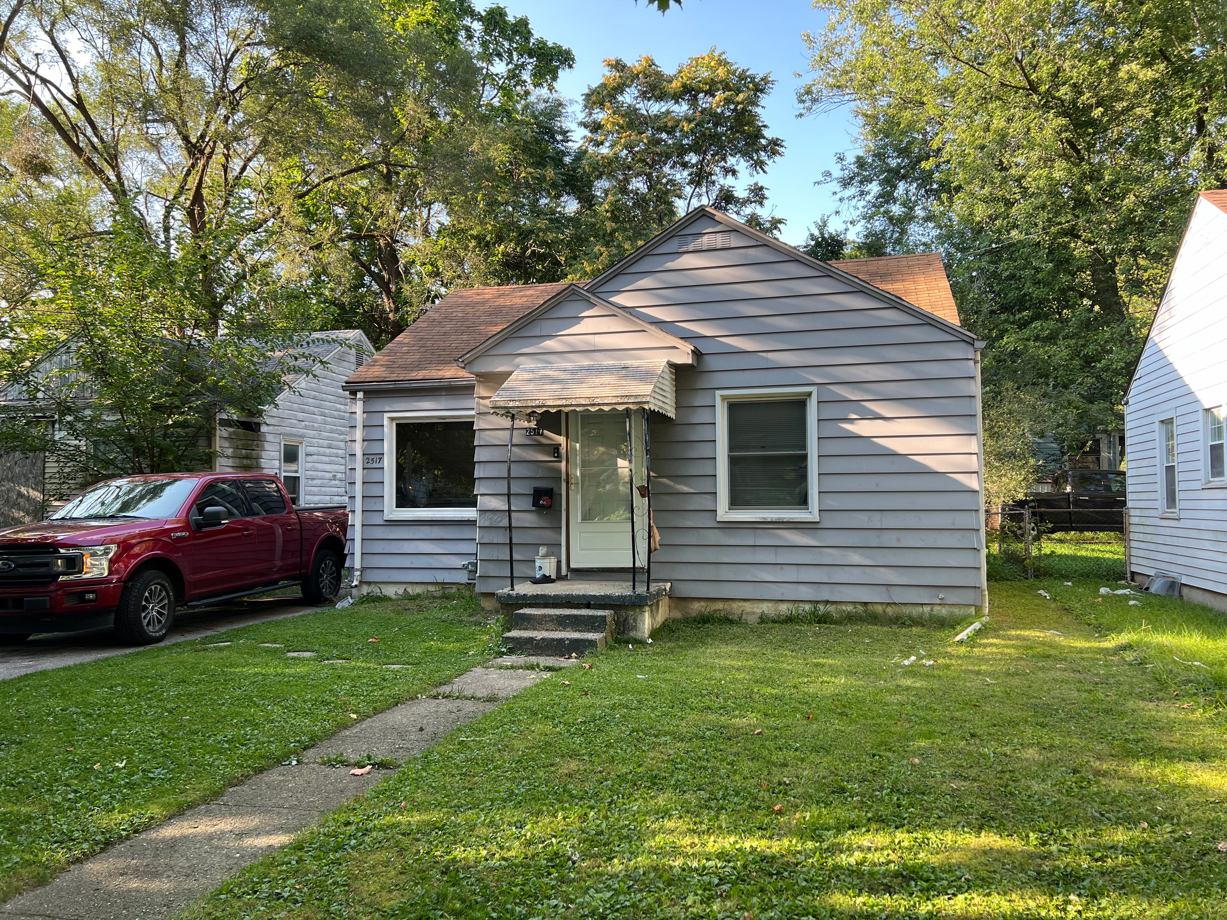 Churchill Ave, Flint, MI 48506