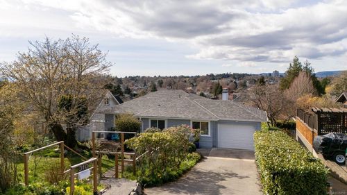 310 Windermere Pl, Victoria, BC, V8S3J3 | Card Image