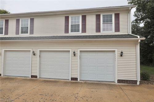8b-9995 Independence Dr, North Royalton, OH, 44133-3405 | Card Image