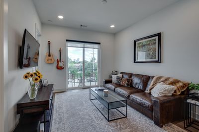 Living Room - great natural light! | Image 1