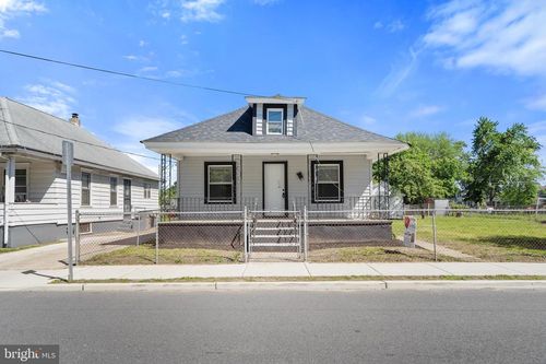 311 W Washington St, PAULSBORO, NJ, 08066-1083 | Card Image