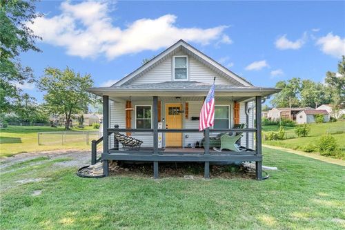 1004 Hickory St, Excelsior Springs, MO, 64024-1904 | Card Image