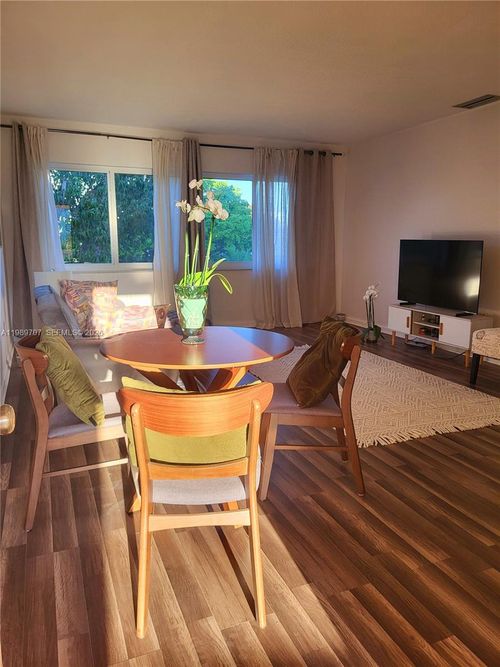 apt-302-1020 94th St, Bay Harbor Islands, FL, 33154-2336 | Card Image