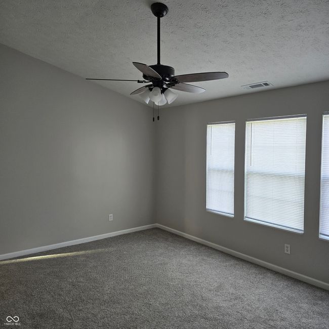 Another look at this huge bedroom | Image 7
