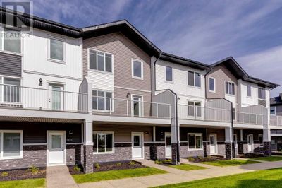 280 Chelsea Rd, Townhouse with 4 bedrooms, 3 bathrooms and 2 parking in Chestermere AB | Image 2