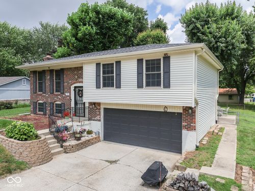 932 Yellow Pine Ct, Indianapolis, IN, 46217-4378 | Card Image