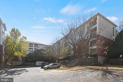 402 - 4870 Eisenhower Avenue, Condo with 2 bedrooms, 2 bathrooms and null parking in ALEXANDRIA VA | Image 1