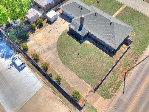 202 E Chicago St, Shawnee, OK, 74804-3002 | Card Image