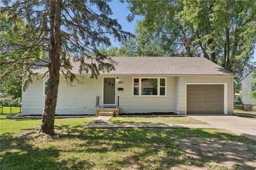 1211 Ne 67th Pl, Gladstone, MO, 64118-3525 | Card Image