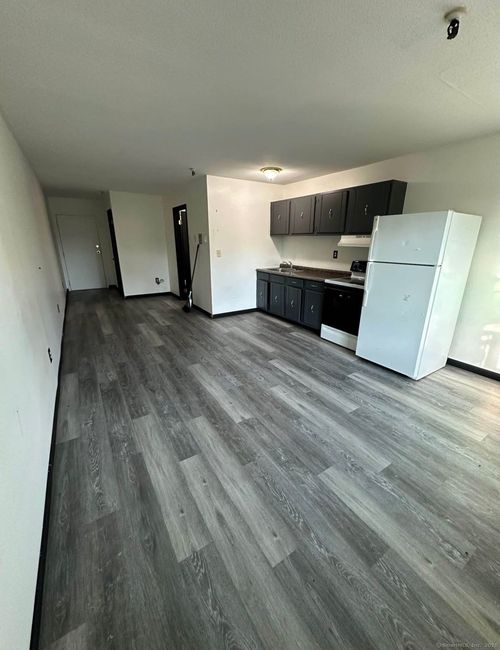 apt-3j-1660 E Main St, Waterbury, CT, 06705-1041 | Card Image