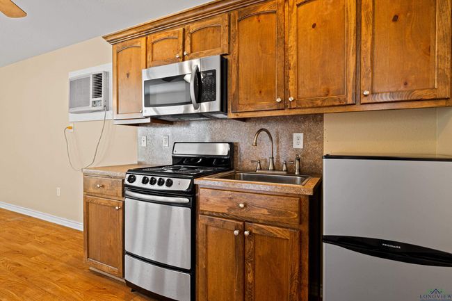 411 W Austin St, House other with 3 bedrooms, 2 bathrooms and null parking in Jefferson TX | Image 36