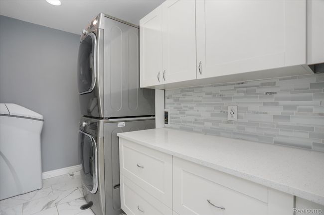 1411 Rivona Dr, House other with 3 bedrooms, 3 bathrooms and null parking in Waterford MI | Image 8
