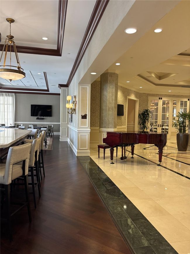 Happy hour at the piano bar and daily entertainment & event schedule | Image 32