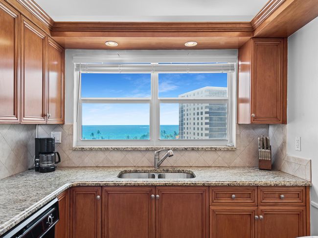 APT-928D - 3310 S Ocean Blvd, Condo with 1 bedrooms, 2 bathrooms and null parking in Highland Beach FL | Image 6