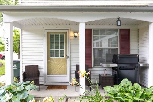 3233 Northfield Ct, Lake Orion, MI, 48360-1731 | Card Image