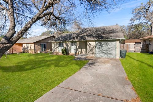 2016 Nevada St, San Marcos, TX, 78666-2214 | Card Image