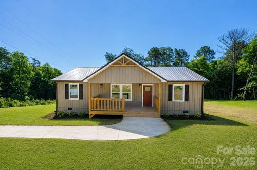 2017 Bailey Dr, Hickory, NC, 28601 | Card Image