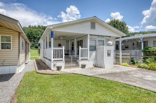 4360 Riverbank Run, Hiawassee, GA, 30546-4885 | Card Image