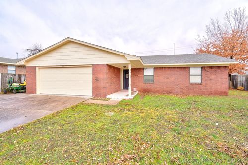 706 S 12th St, Marlow, OK, 73055-3203 | Card Image