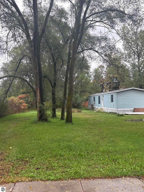 7461 3rd St, Thompsonville, MI, 49683-9360 | Card Image