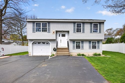 111R Grove Ave, Wilmington, MA, 01887 | Card Image