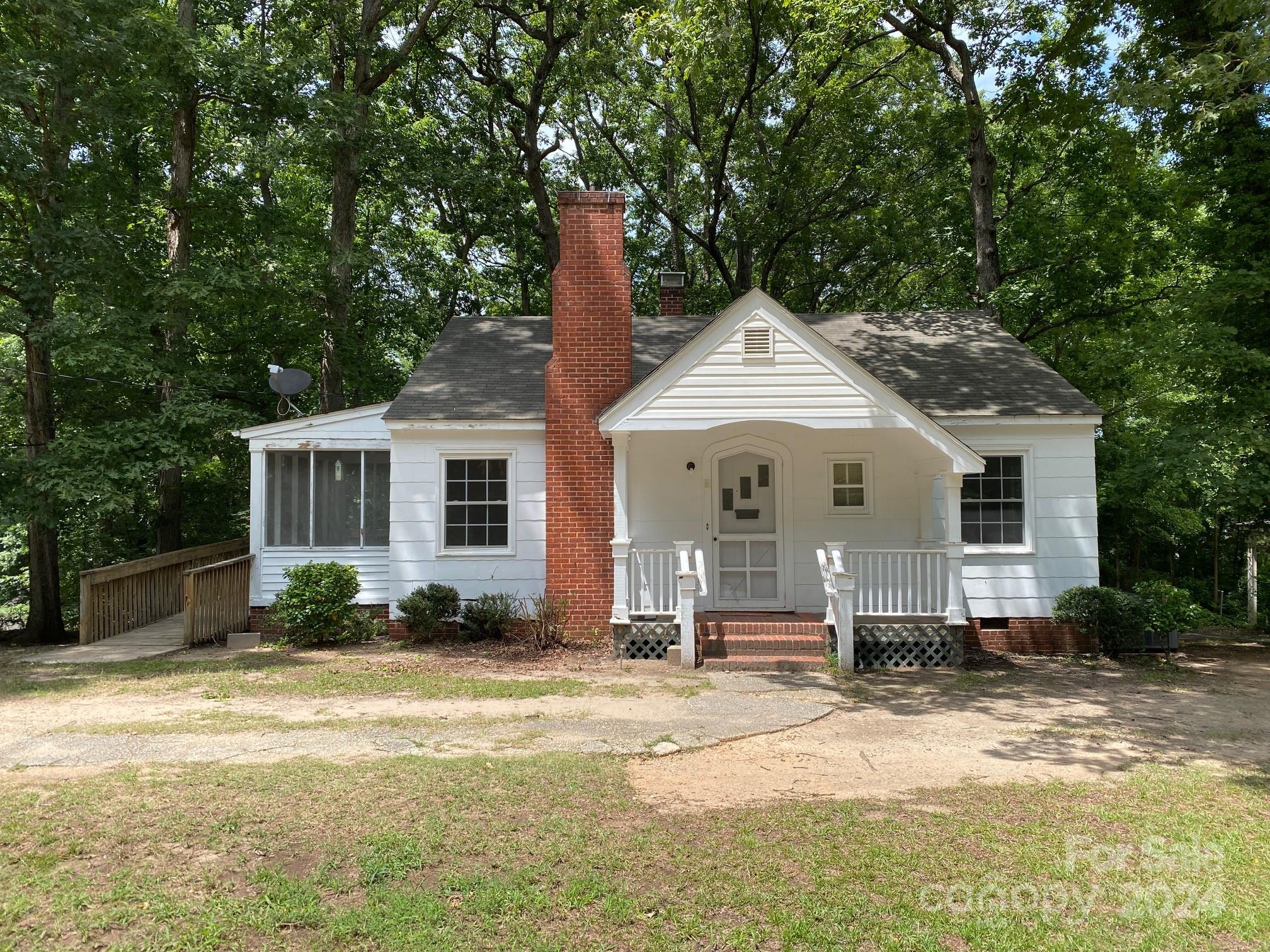 Wade St, Wadesboro, NC 28170