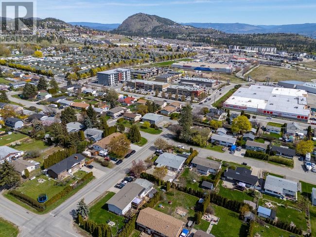 2431 Bering Rd, Home with 2 bedrooms, 1 bathrooms and 5 parking in West Kelowna BC | Image 36