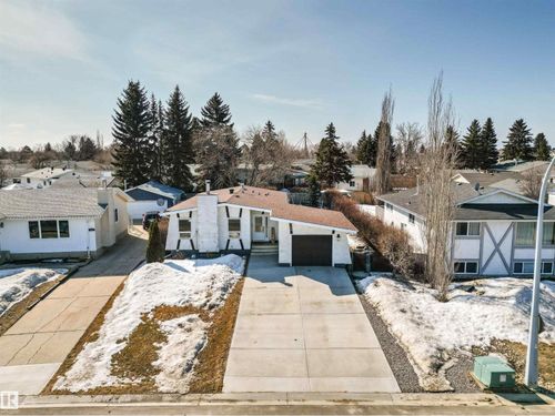 9709 97a Ave, Morinville, AB, T8R1G9 | Card Image
