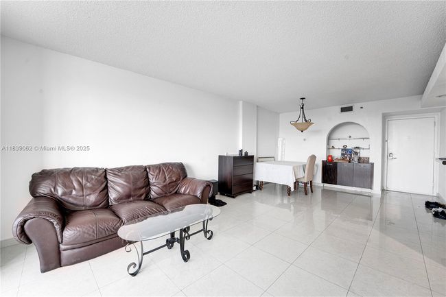 APT-704 - 919 Hillcrest Dr, Condo with 2 bedrooms, 2 bathrooms and null parking in Hollywood FL | Image 8