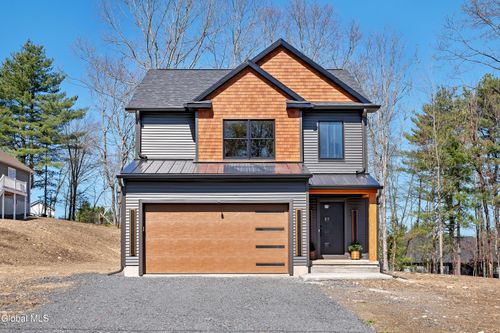 130 Hidley Rd, Wynantskill, NY, 12198-8064 | Card Image