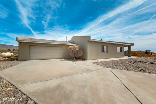 5075 Chaparrita Ct, Las Cruces, NM, 88011-8308 | Card Image