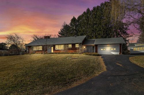 11 Aero Dr, Waynesboro, VA, 22980-6520 | Card Image