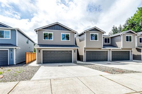 204 Creekside Dr, Port Angeles, WA, 98362-3011 | Card Image
