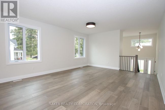 532 Regent St, House other with 4 bedrooms, 2 bathrooms and 4 parking in Mount Brydges ON | Image 9