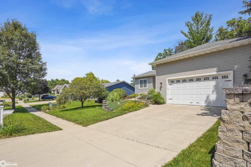 929 Sampson Dr, Nevada, IA, 50201-1854 | Card Image