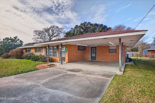 105 Suffolk Dr, Long Beach, MS, 39560-2636 | Card Image