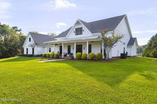 353 Flinco Farms Rd, Florence, MS, 39073-6611 | Card Image