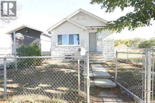 1115 Robinson St, Regina, SK, S4T2N1 | Card Image