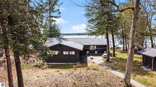 6170 S Tamarack Ln, Maple City, MI, 49664-9621 | Card Image