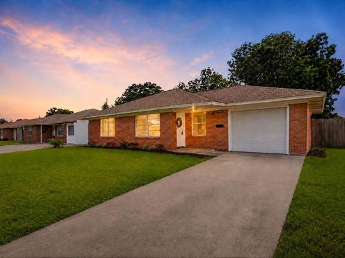 2102 Blueberry Ln, Pasadena, TX, 77502-4003 | Card Image
