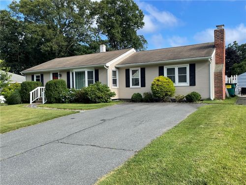 71 Glenwood Dr, North Kingstown, RI, 02852-1424 | Card Image