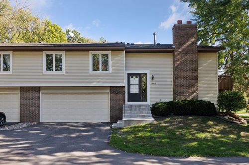 13902 Herald Way, Apple Valley, MN, 55124-6520 | Card Image