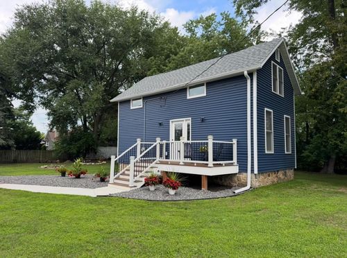 105 Roberts Rd, Dousman, WI, 53118-9304 | Card Image