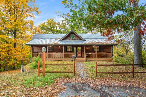 2420 Sylvan Glen Way, Pigeon Forge, TN, 37863-4945 | Card Image