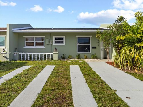 10017 Sw 23rd Ter, Miami, FL, 33165-7458 | Card Image
