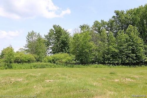 77 Westwood Dr, Grand Blanc, MI, 48439 | Card Image